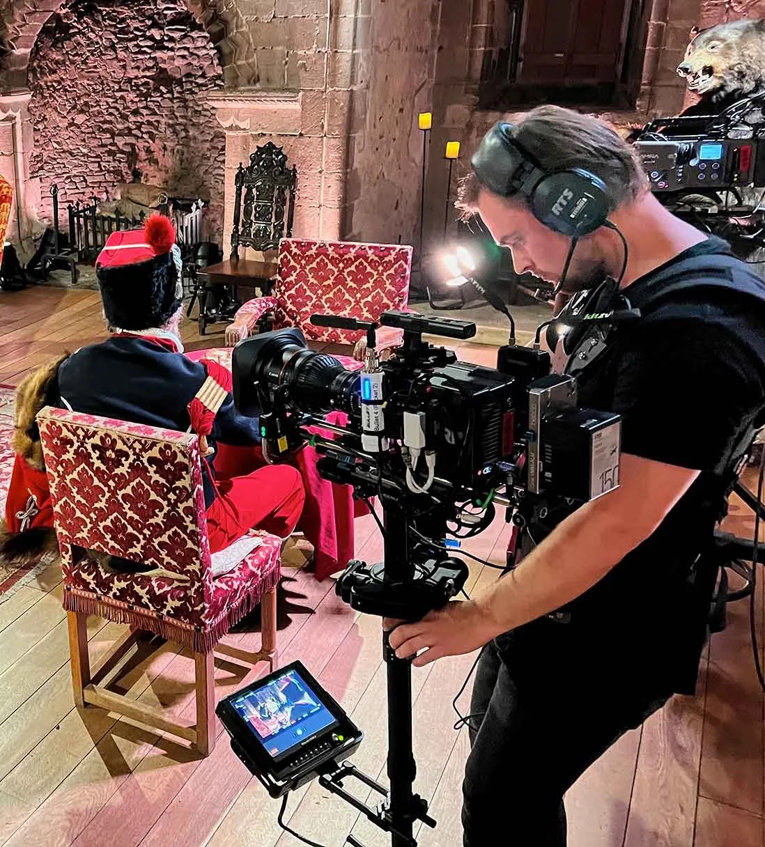 Experienced Light Entertainment Crew