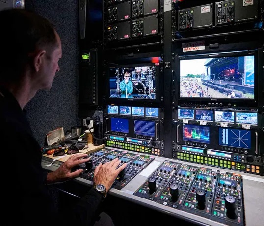 Vivid Music Broadcast in action