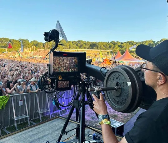 Vivid Music Broadcast in action