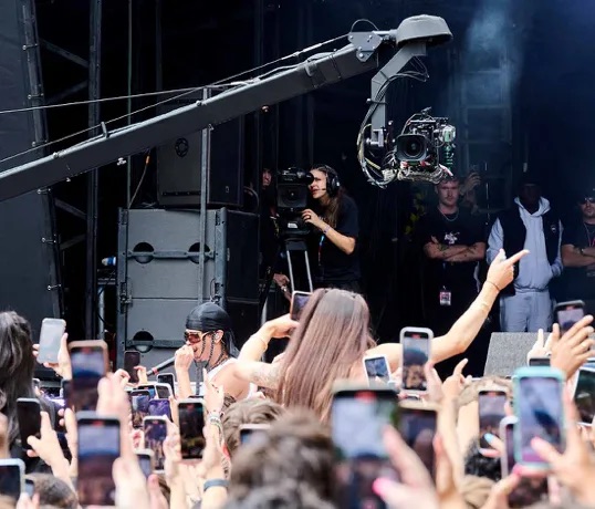Vivid Music Broadcast in action